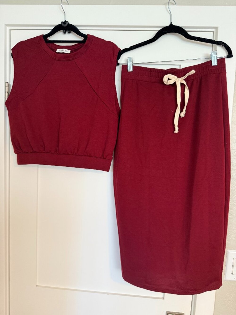TheMogan Womens Cranberry 2 Piece Cropped Tank With A Pencil Skirt Set Size Med